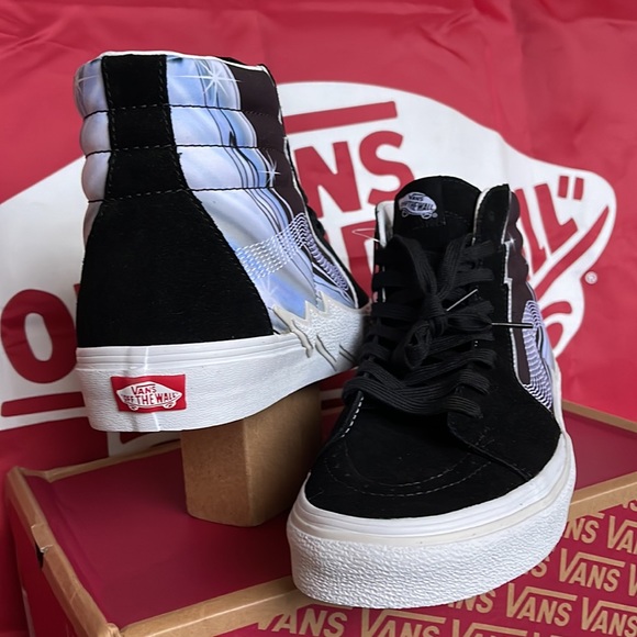 Vans Men’s Sk8-Hi Bolt
Chrome Flash Black
VN0A5JIVBMA
Men’s sneakers - Picture 10 of 16